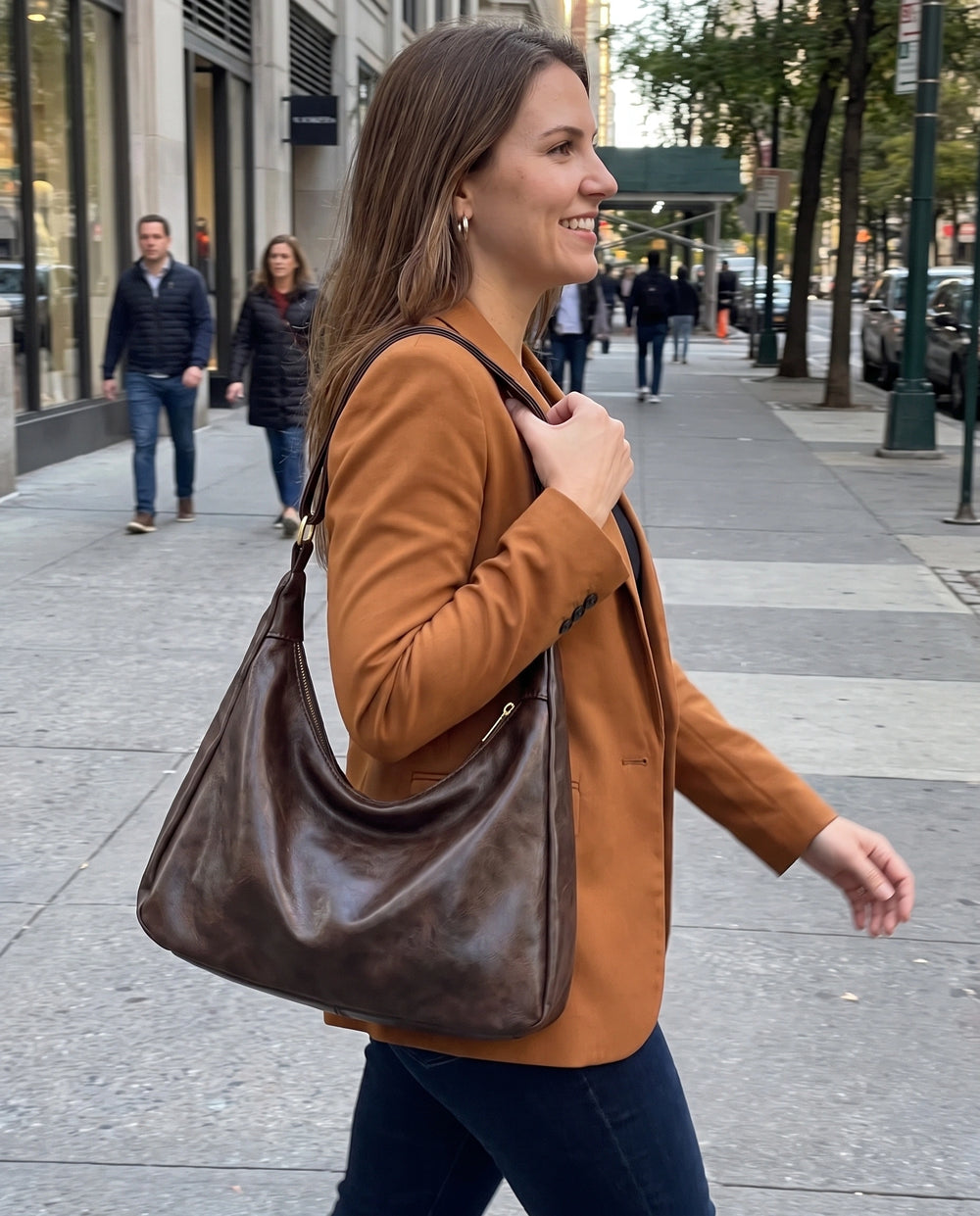 I Tested the Everyday Shoulder Bag Taking Over the Internet So You Don't Have To