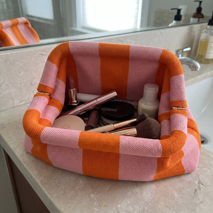 Knitty – The Snap-Shut Makeup Bag